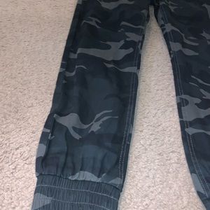 Army print jogging pants